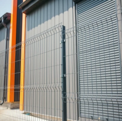 Стовпи та кріплення 